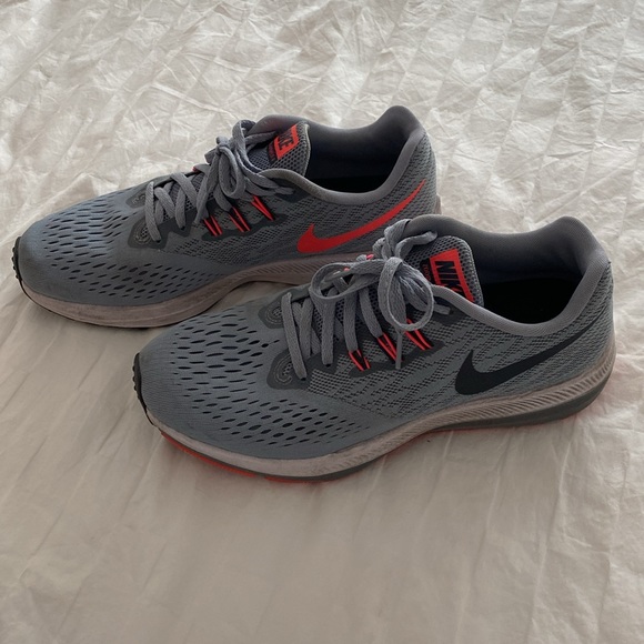 Nike running shoes - Picture 2 of 5